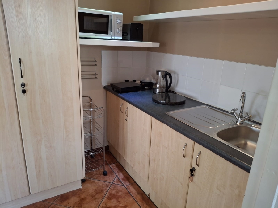 To Let 1 Bedroom Property for Rent in Summerstrand Eastern Cape